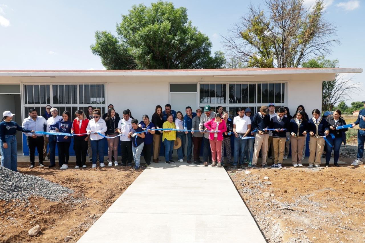 Beneficia Javier Torres a comunidades con obras